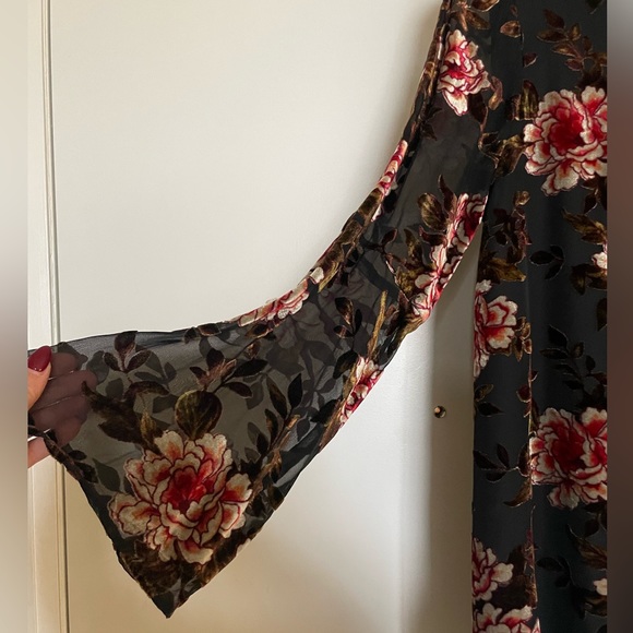 Cupcakes and Cashmere Large, Black Floral Dress - Picture 4 of 6